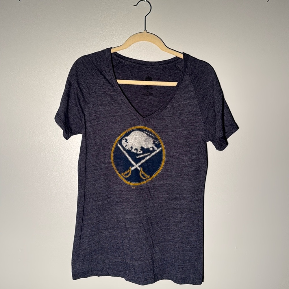 Buffalo Sabres CCM ladies T-shirt size extra large